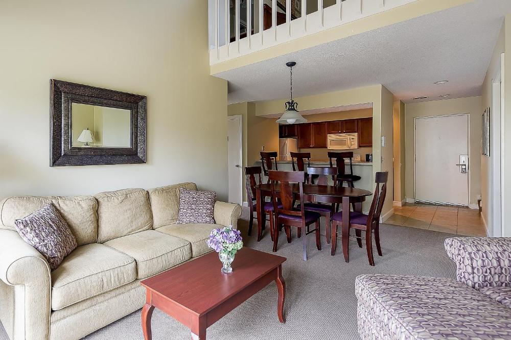 Beautiful 2 King BDR with a Loft Golf Course Condo 5569